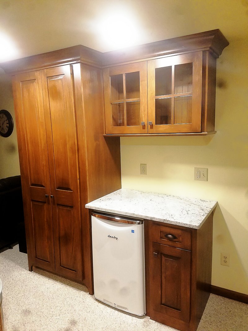 Kitchen
                  Built-in